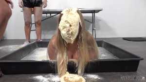 alice-and-cassies-sticky-messy-game-host