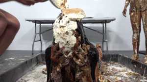 alice-and-cassies-sticky-messy-game-host