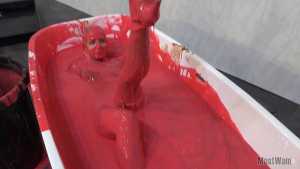 cassie-chocolate-sauce-covering-and-gung