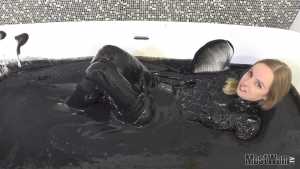 cassies-black-gunge-bath-in-green-floaty