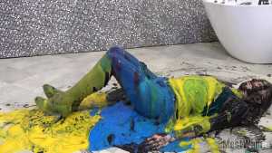 cassies-black-gunge-bath-in-green-floaty