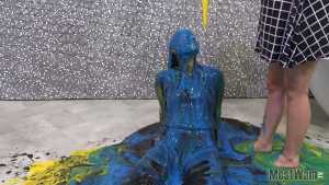 cassies-black-gunge-bath-in-green-floaty