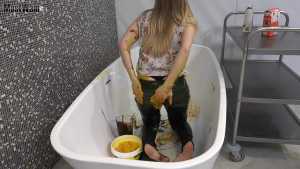 cassies-messy-skinny-jeans_9.jpg