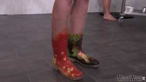 messy-welly-feet-game-cassie-and-sky_13.