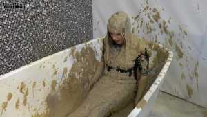 testing-mud----on-cassie_10.jpg